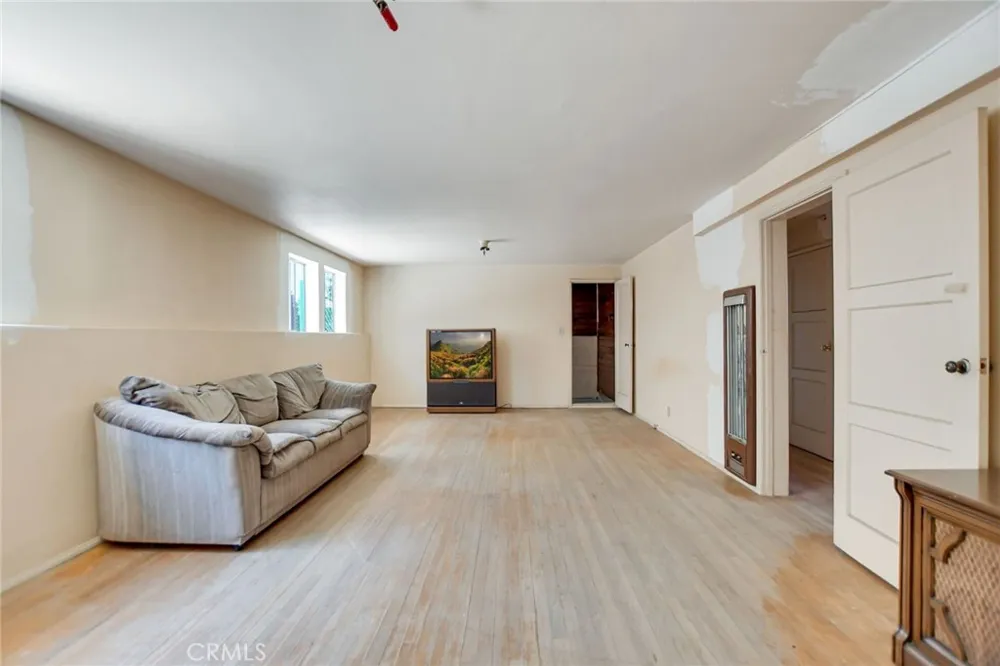 828 W 73rd Street Los Angeles, CA 90044