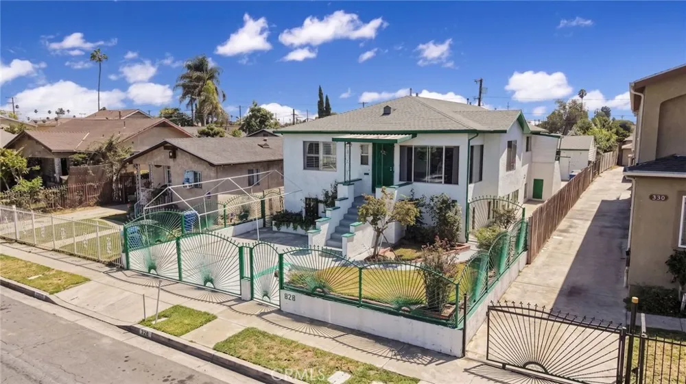 828 W 73rd Street Los Angeles, CA 90044