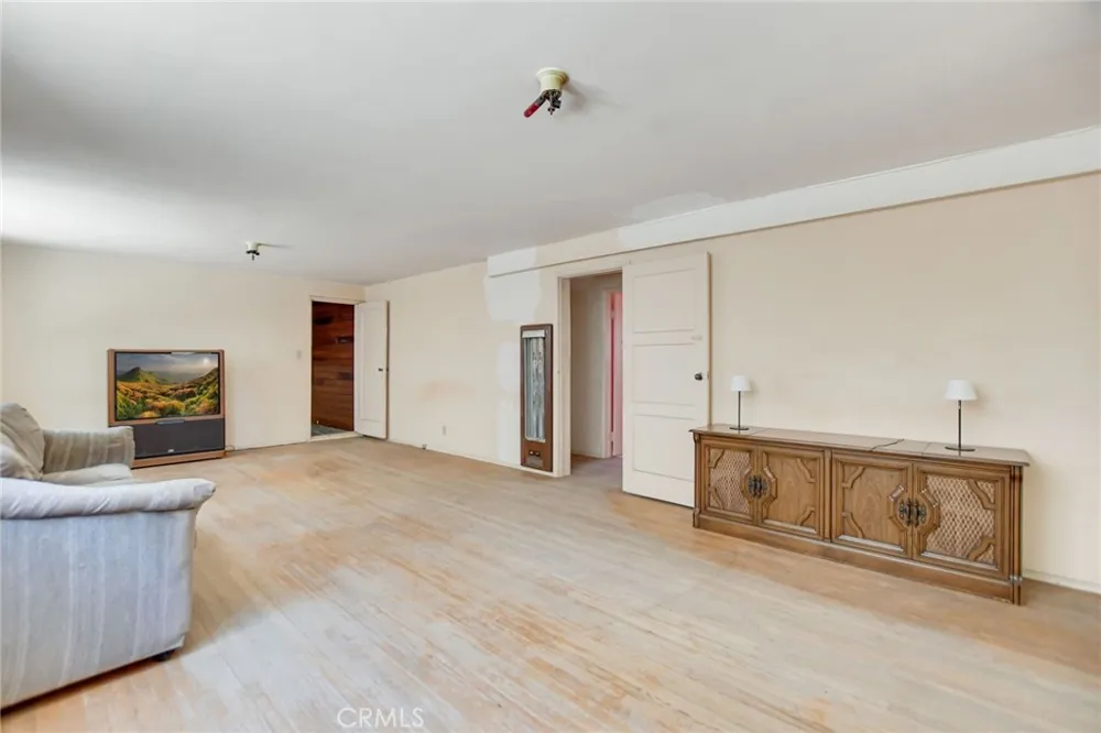 828 W 73rd Street Los Angeles, CA 90044