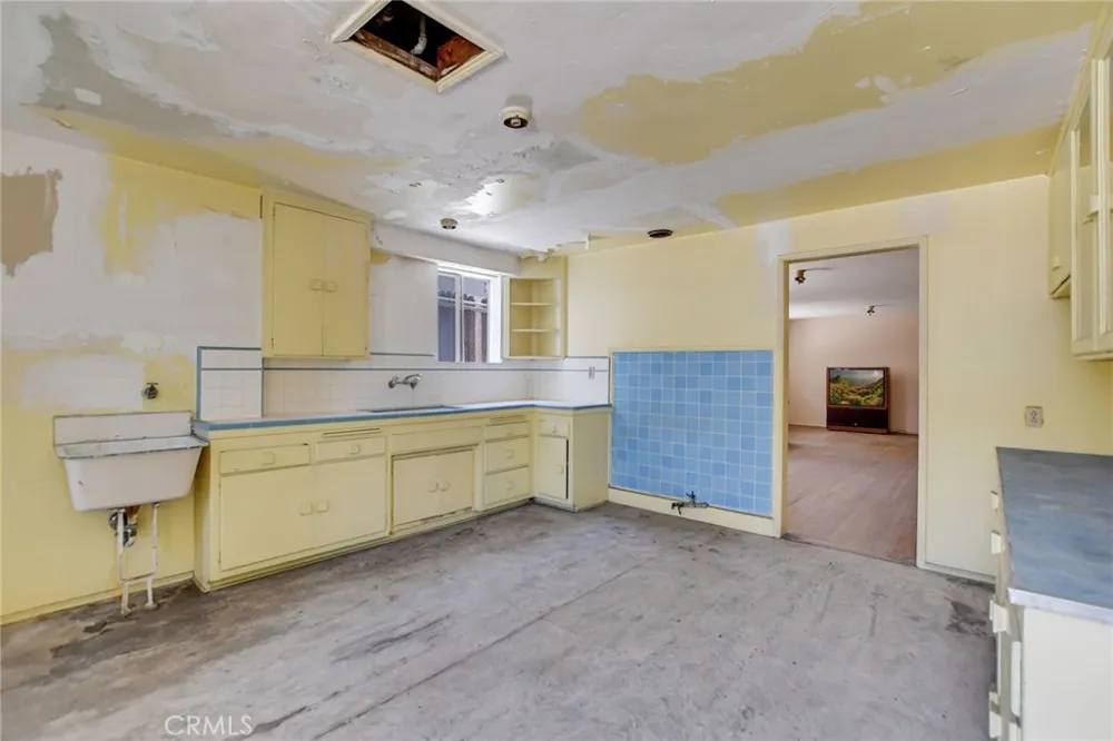 828 W 73rd Street Los Angeles, CA 90044
