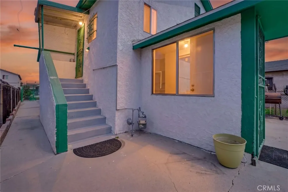 828 W 73rd Street Los Angeles, CA 90044