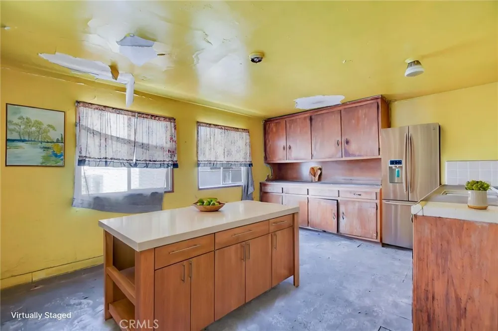 828 W 73rd Street Los Angeles, CA 90044