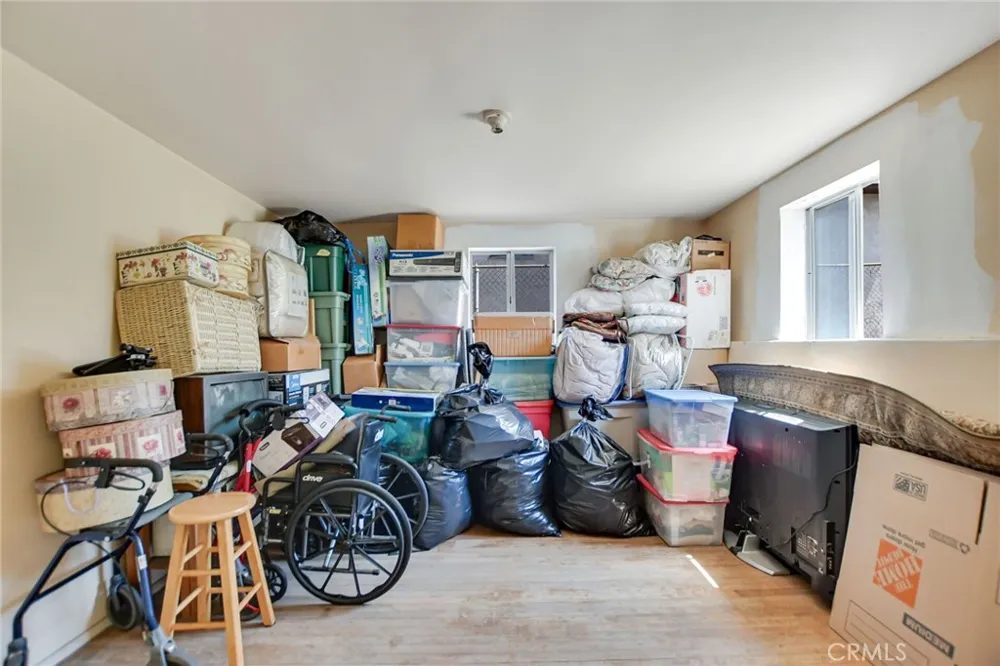 828 W 73rd Street Los Angeles, CA 90044