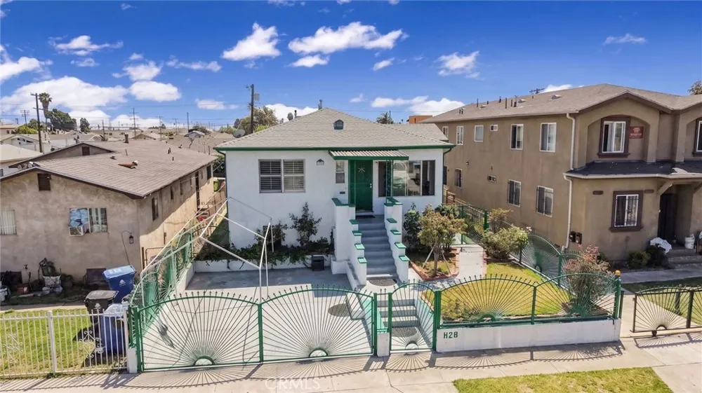 828 W 73rd Street Los Angeles, CA 90044