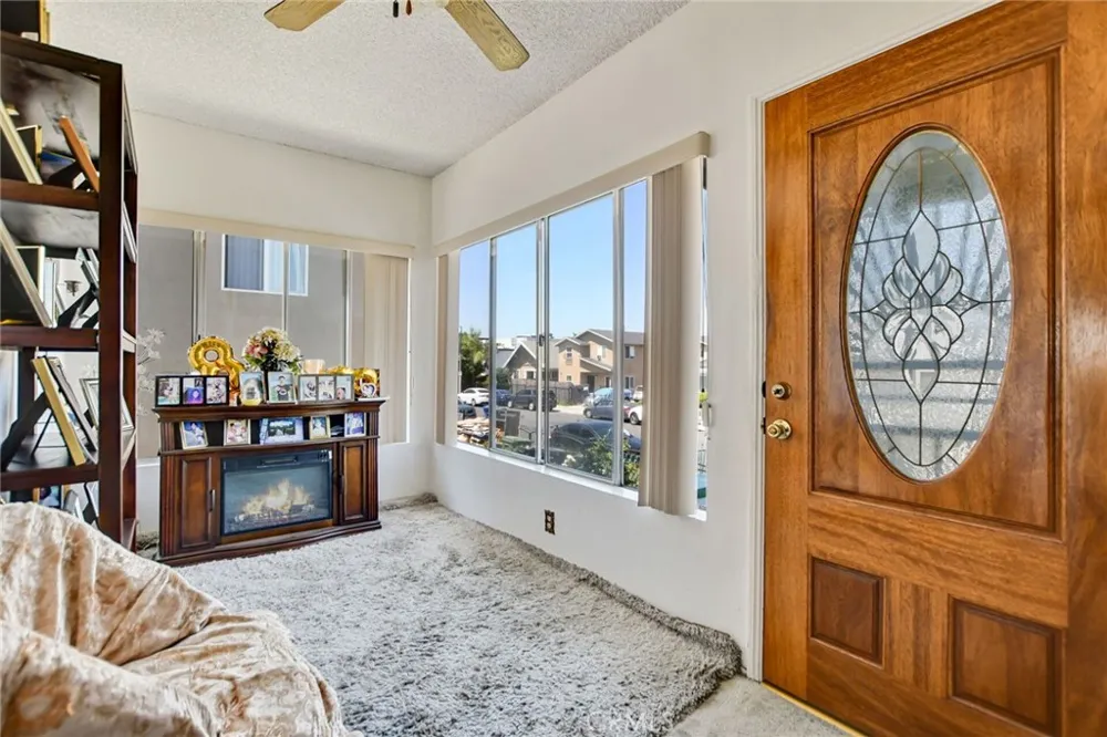 828 W 73rd Street Los Angeles, CA 90044