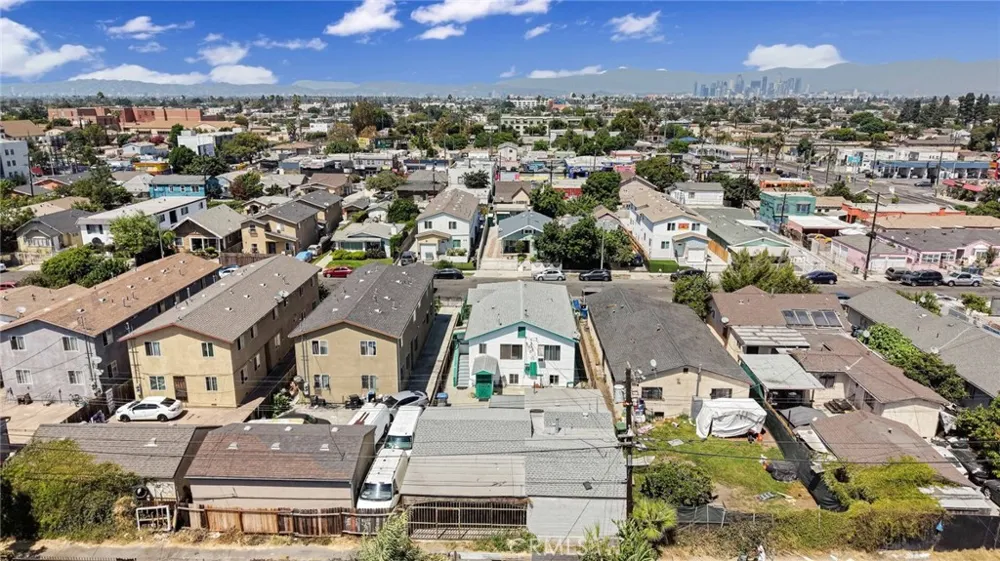 828 W 73rd Street Los Angeles, CA 90044
