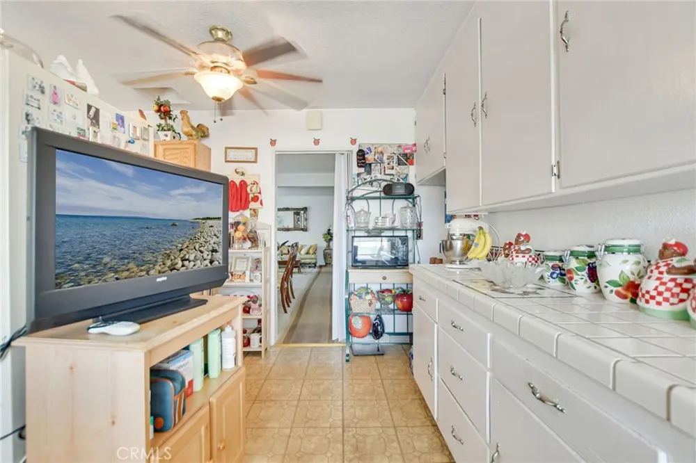 828 W 73rd Street Los Angeles, CA 90044