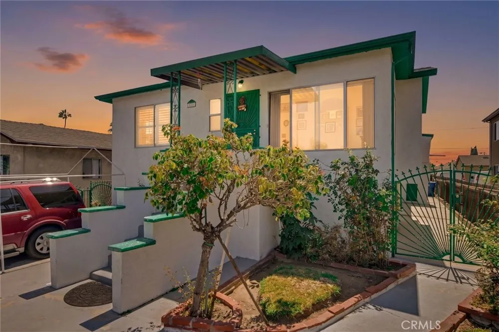 828 W 73rd Street Los Angeles, CA 90044
