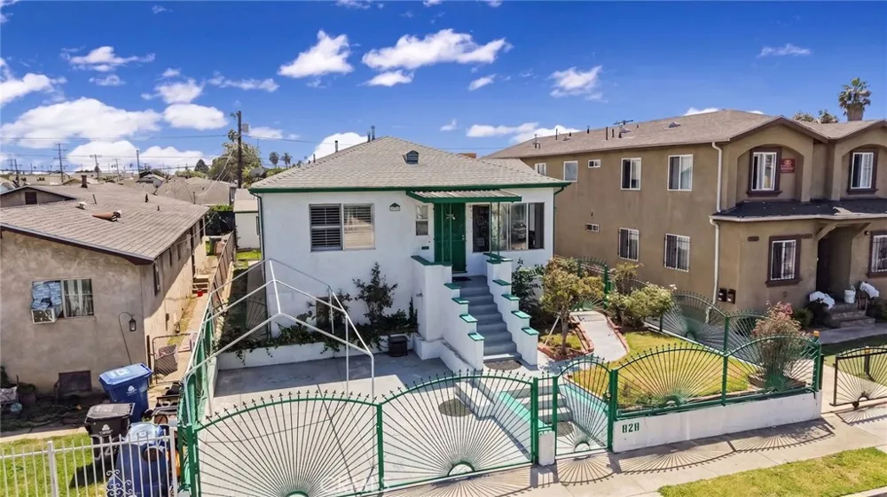 828 W 73rd Street Los Angeles, CA 90044