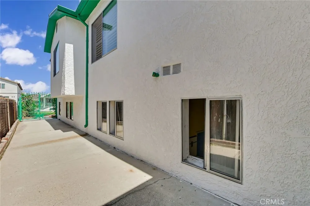 828 W 73rd Street Los Angeles, CA 90044