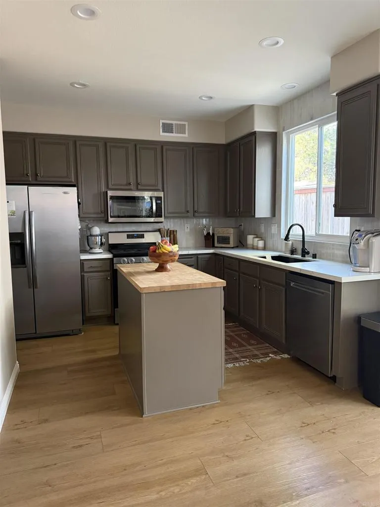 160 Belflora Way Oceanside, CA 92057