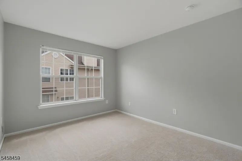 13 Reins Ct Franklin, NJ 08873