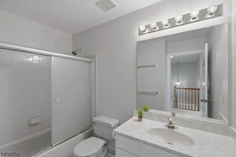 13 Reins Ct Franklin, NJ 08873