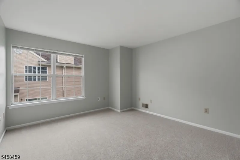 13 Reins Ct Franklin, NJ 08873
