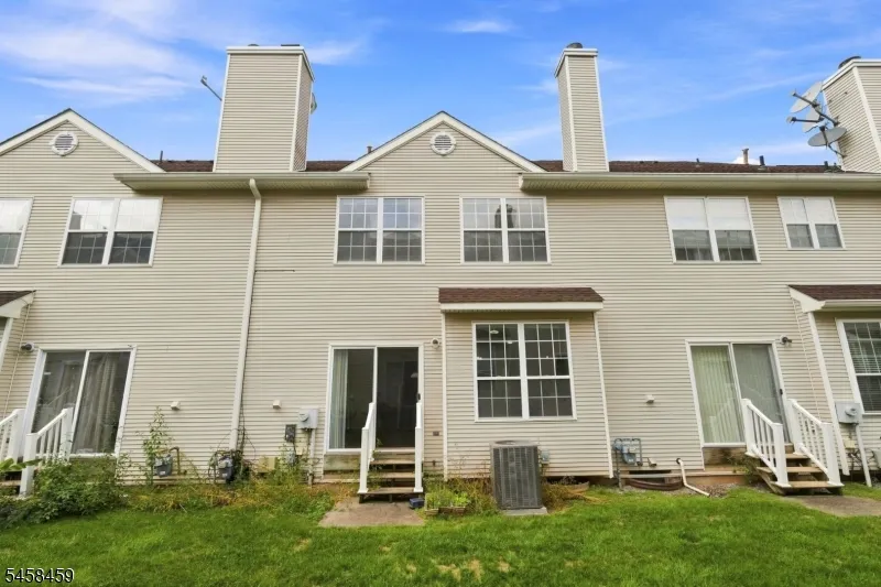 13 Reins Ct Franklin, NJ 08873