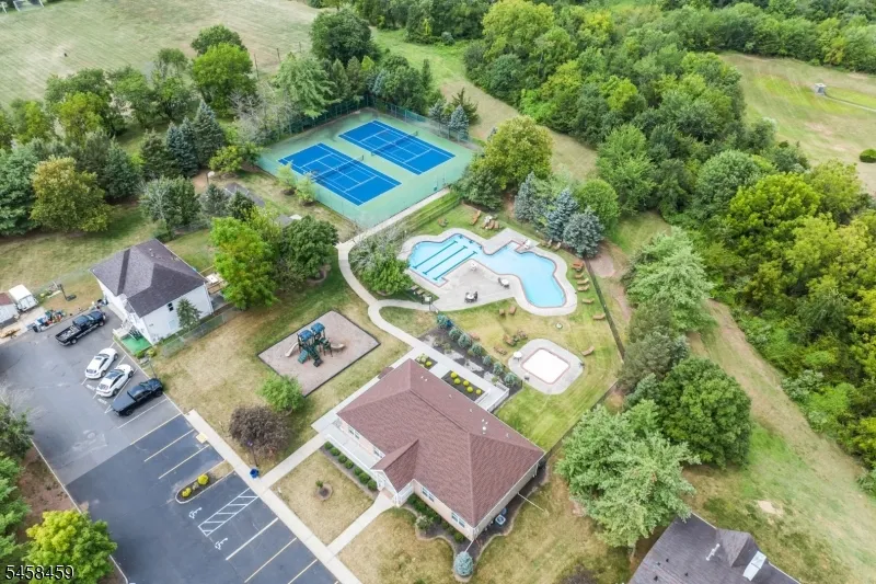 13 Reins Ct Franklin, NJ 08873