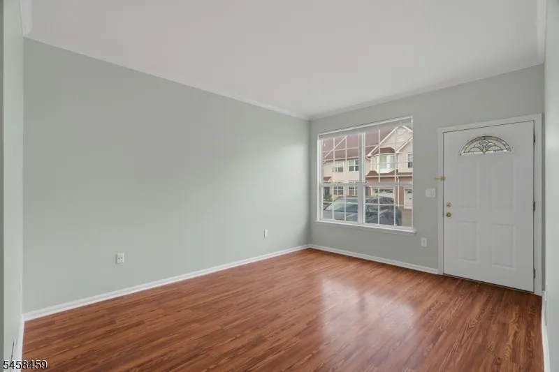 13 Reins Ct Franklin, NJ 08873