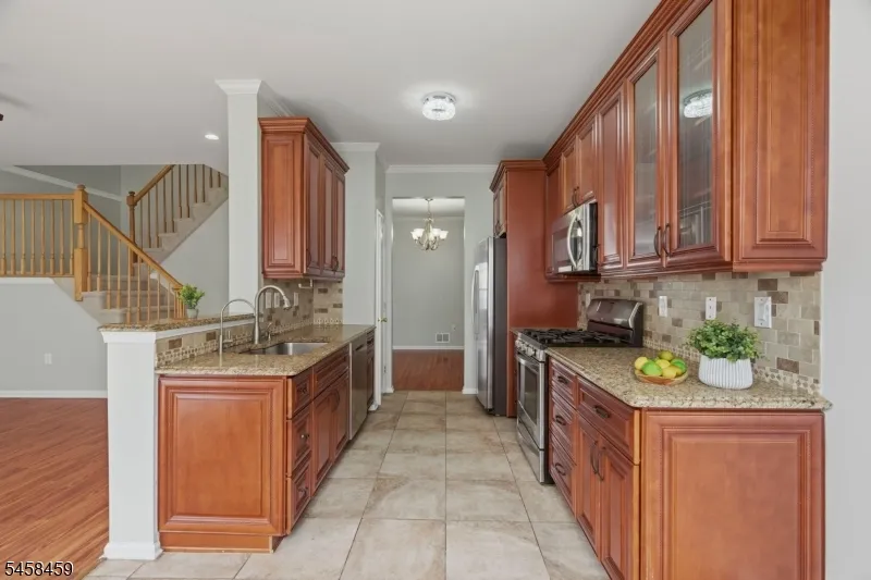 13 Reins Ct Franklin, NJ 08873