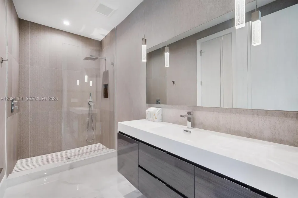 106 NE 16th Ter Fort Lauderdale, FL 33301