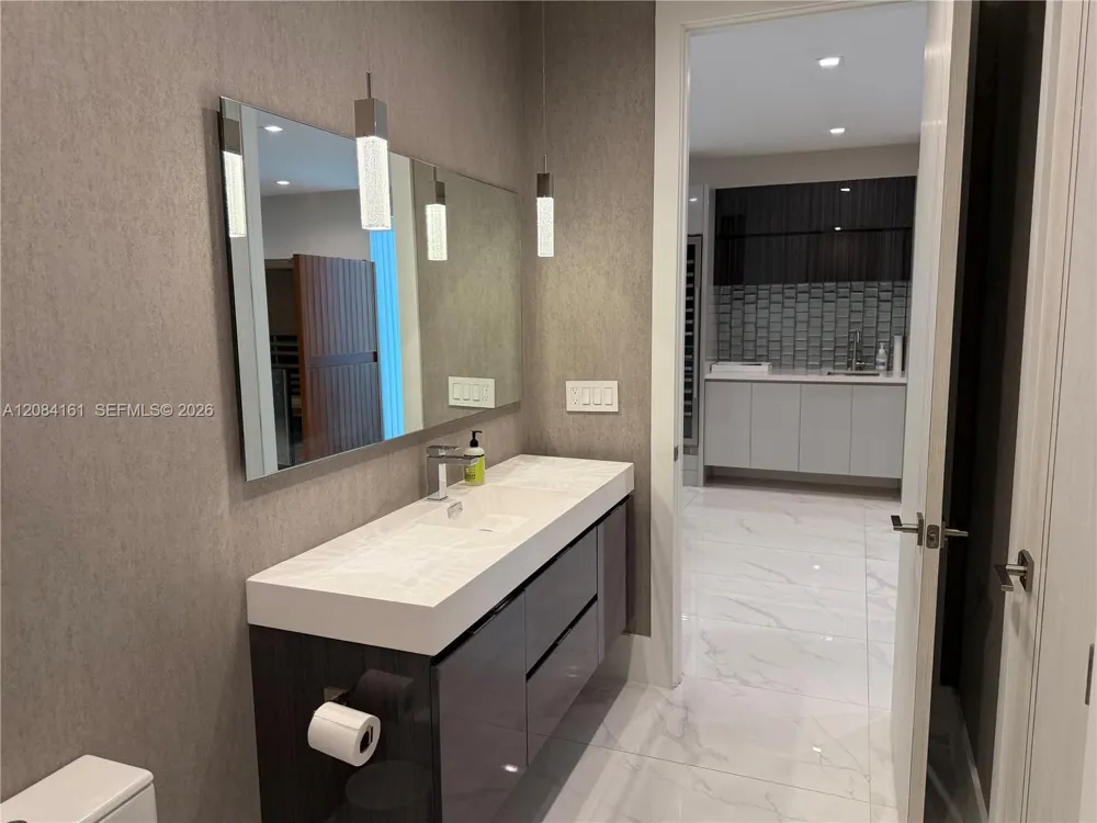 106 NE 16th Ter Fort Lauderdale, FL 33301