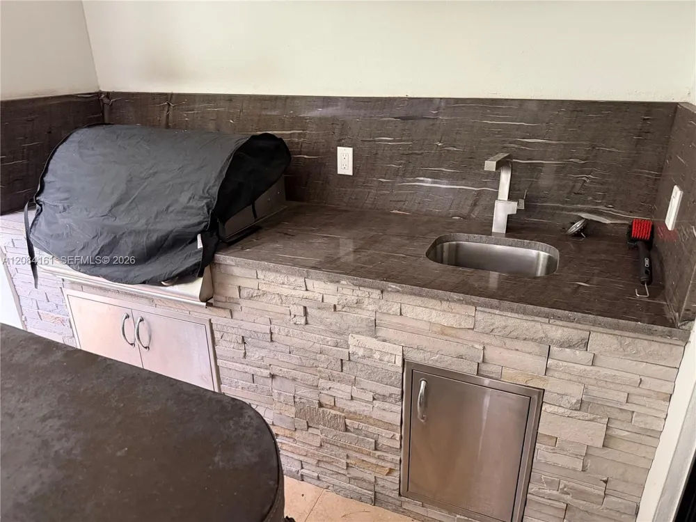 106 NE 16th Ter Fort Lauderdale, FL 33301