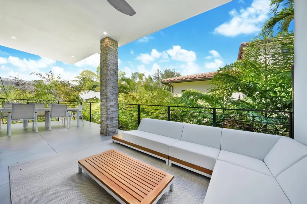 106 NE 16th Ter Fort Lauderdale, FL 33301