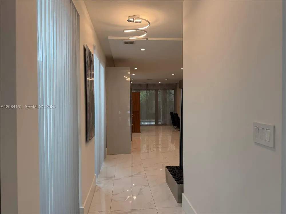 106 NE 16th Ter Fort Lauderdale, FL 33301