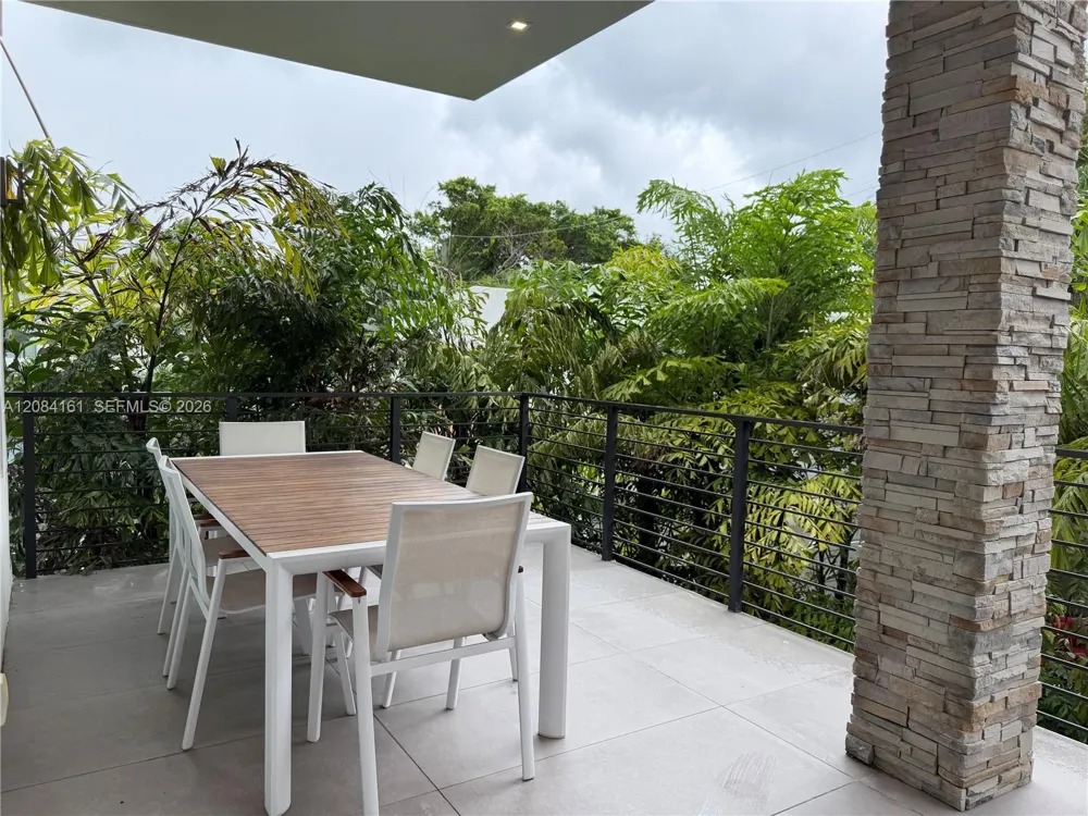 106 NE 16th Ter Fort Lauderdale, FL 33301