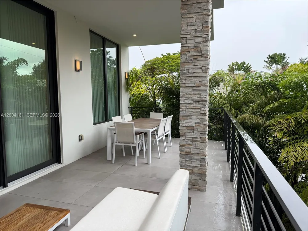 106 NE 16th Ter Fort Lauderdale, FL 33301