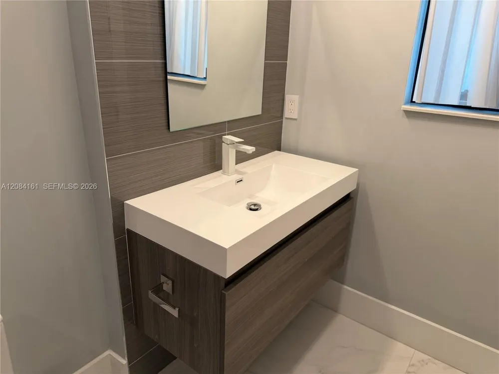 106 NE 16th Ter Fort Lauderdale, FL 33301