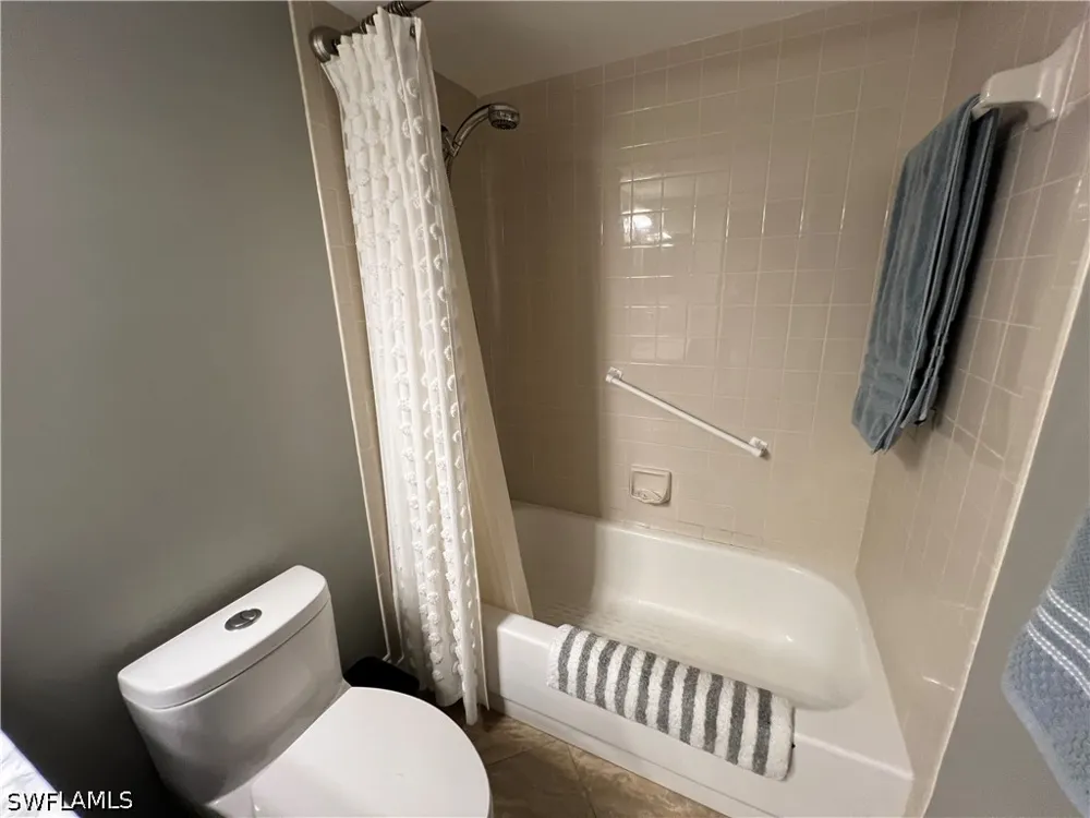 Sandpiper Bay Circle #I102 Naples, FL 34112
