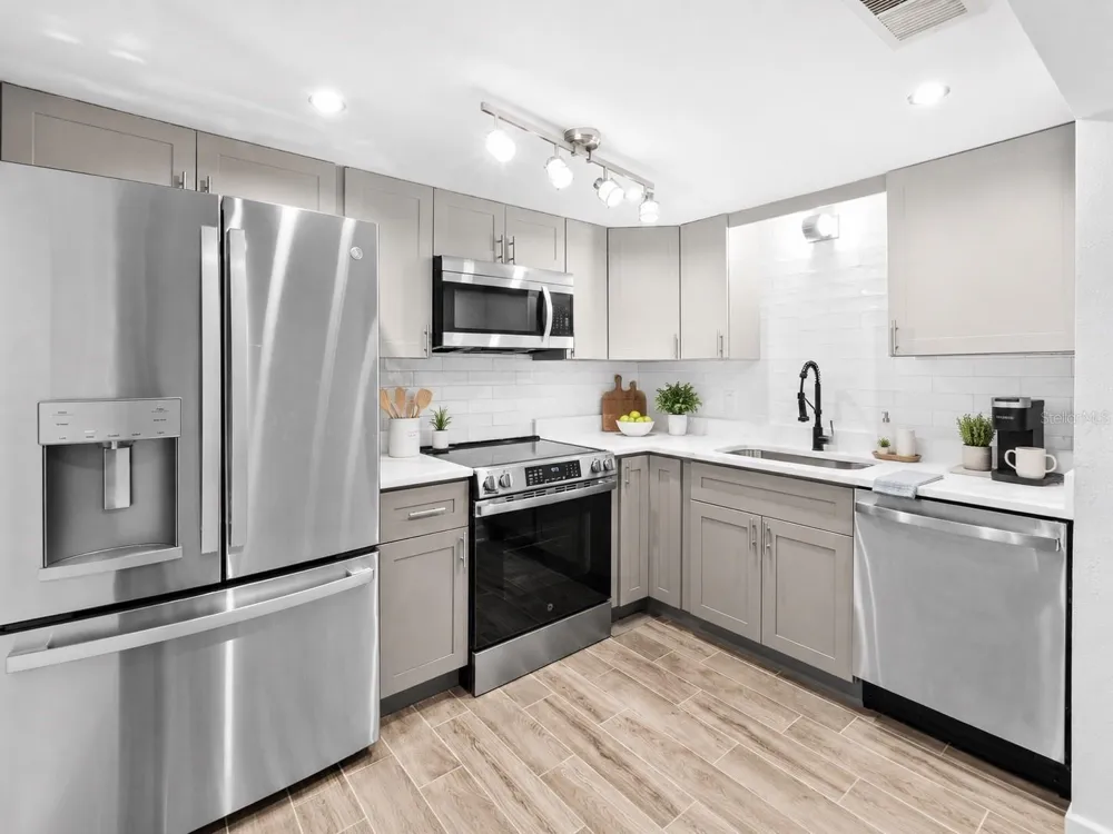 505 PLAZA SEVILLE COURT #9 Treasure Island, FL 33706
