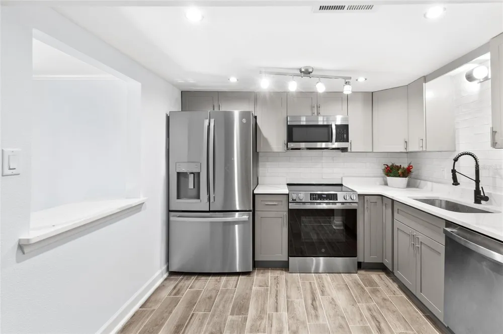 505 PLAZA SEVILLE COURT #9 Treasure Island, FL 33706