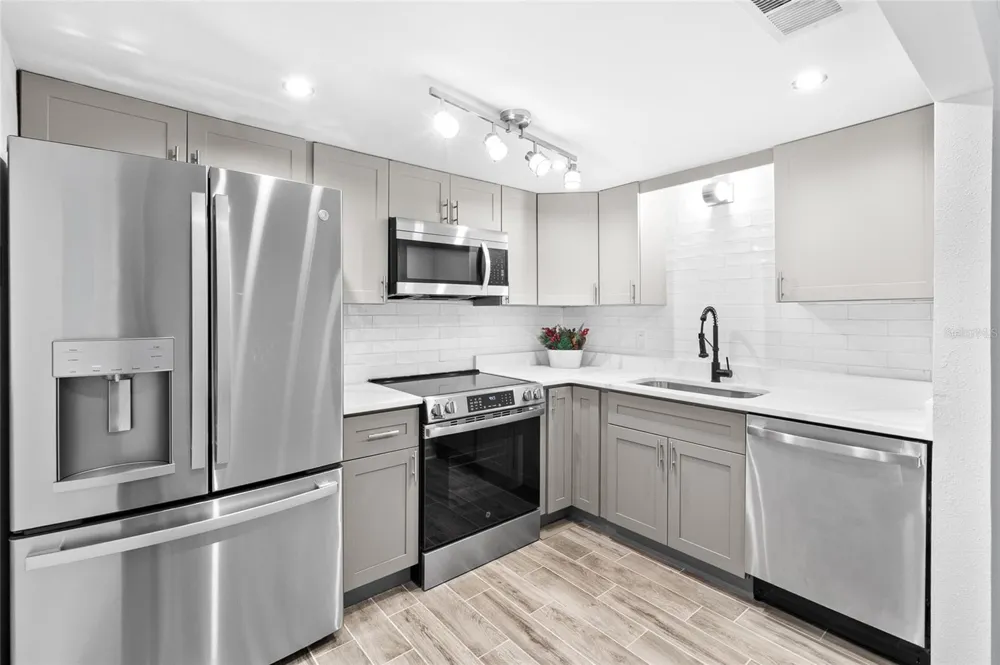 505 PLAZA SEVILLE COURT #9 Treasure Island, FL 33706