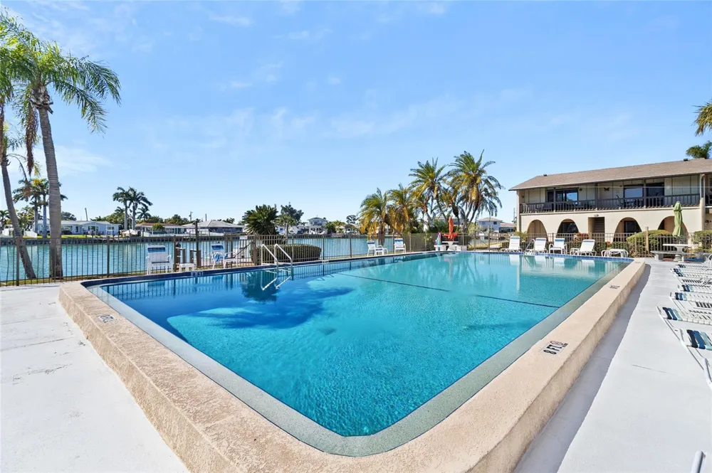505 PLAZA SEVILLE COURT #9 Treasure Island, FL 33706