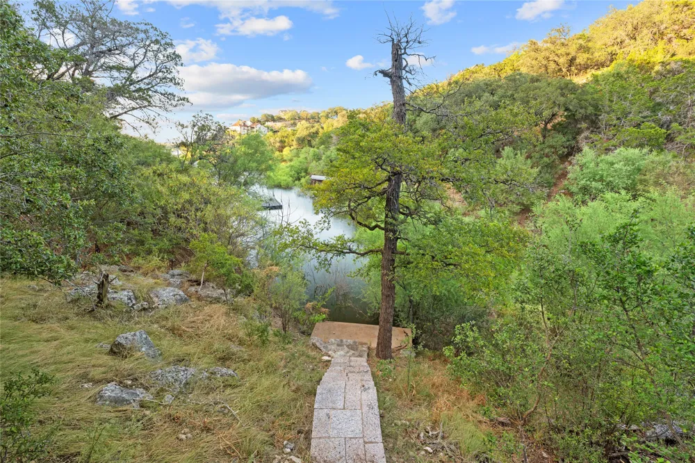 1118 Rustic Lane Spicewood, TX 78669