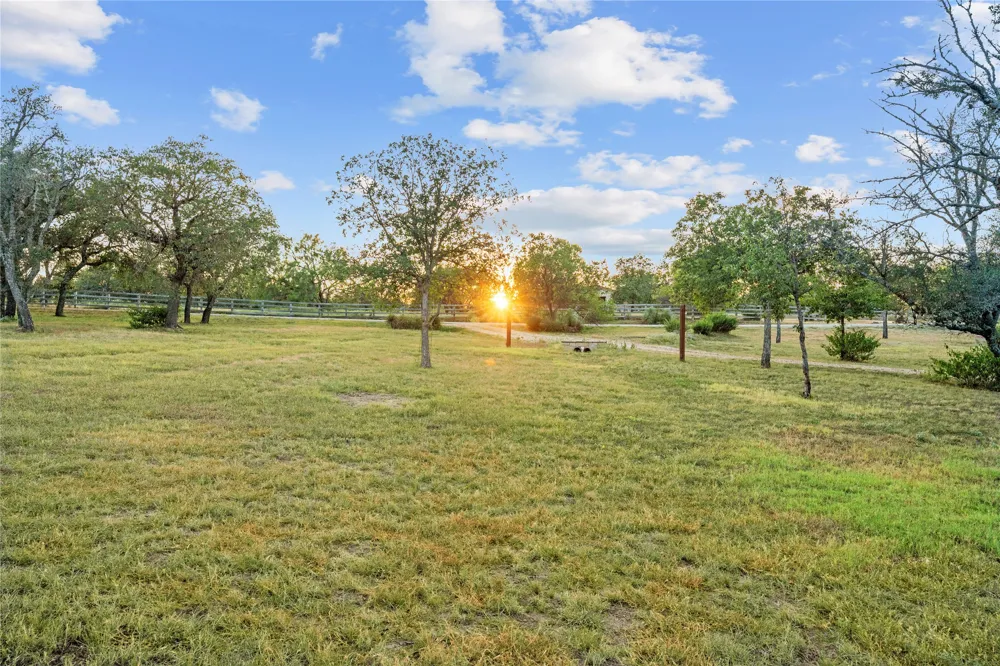 1118 Rustic Lane Spicewood, TX 78669