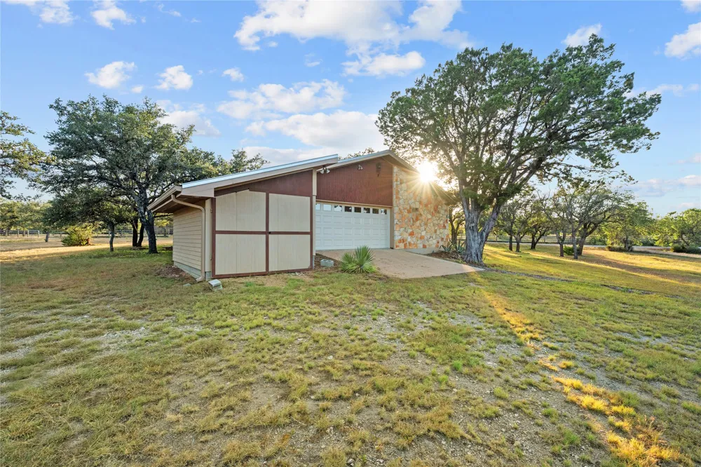 1118 Rustic Lane Spicewood, TX 78669