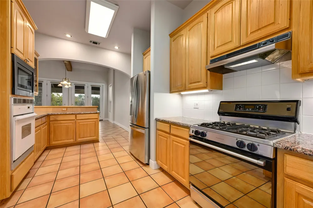 1118 Rustic Lane Spicewood, TX 78669