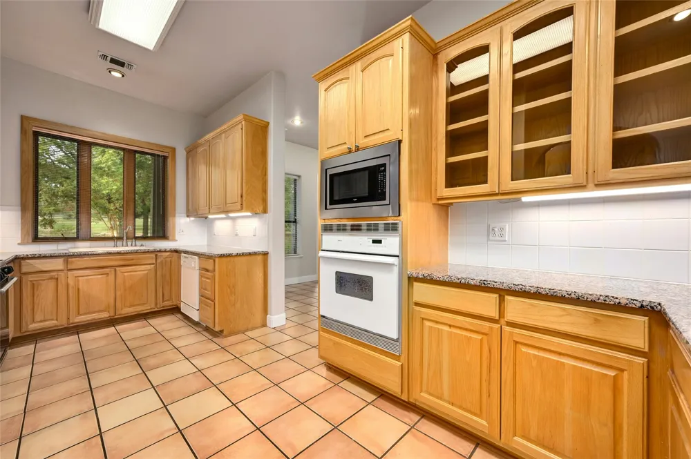 1118 Rustic Lane Spicewood, TX 78669