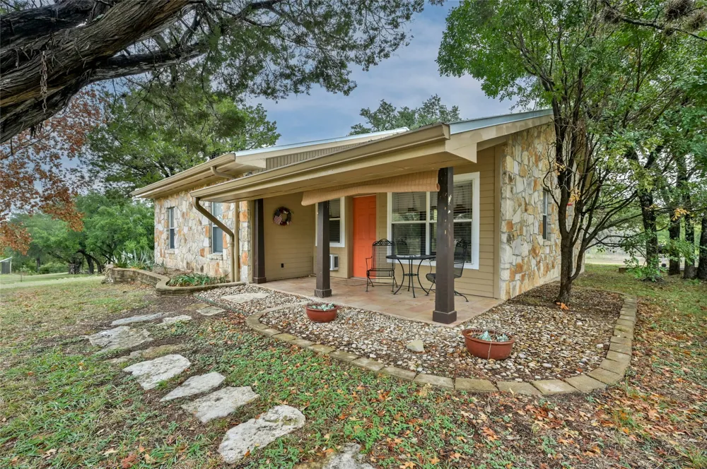 1118 Rustic Lane Spicewood, TX 78669