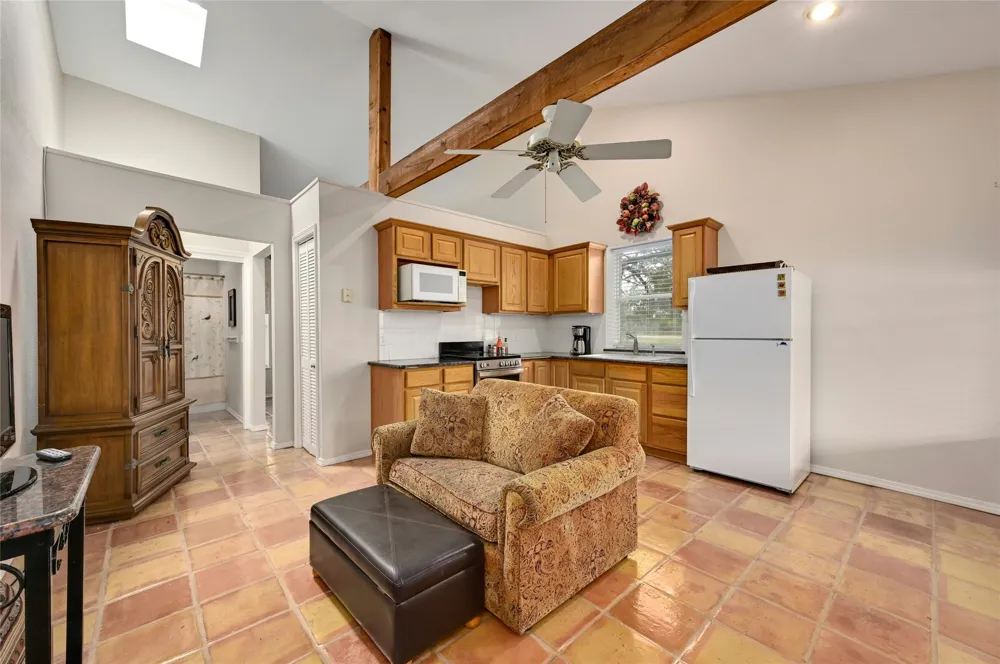 1118 Rustic Lane Spicewood, TX 78669