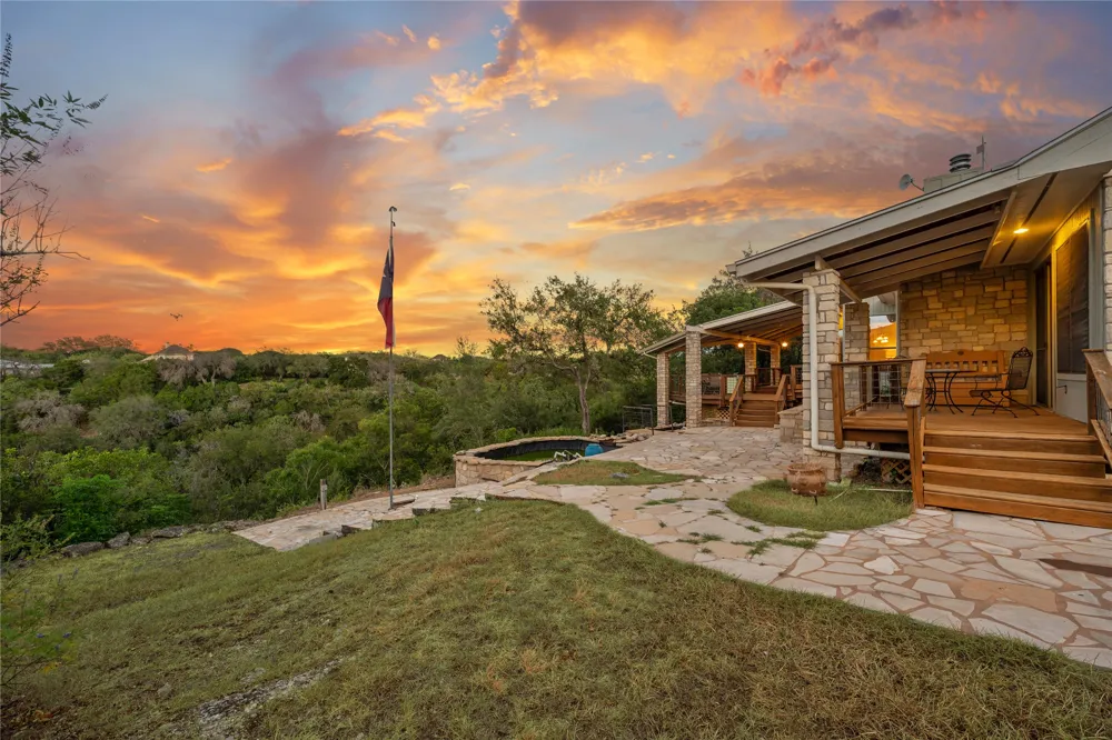 1118 Rustic Lane Spicewood, TX 78669