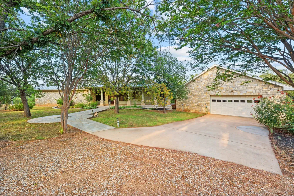 1118 Rustic Lane Spicewood, TX 78669