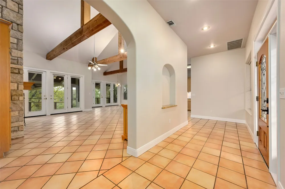 1118 Rustic Lane Spicewood, TX 78669