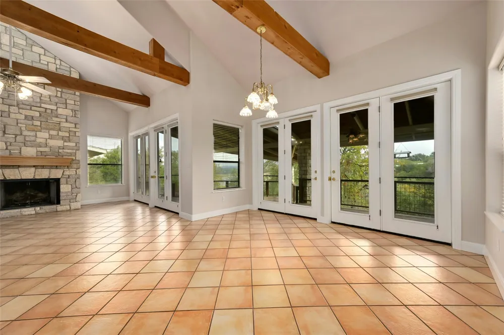 1118 Rustic Lane Spicewood, TX 78669