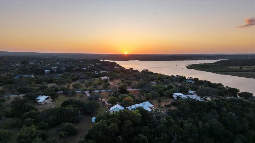 1118 Rustic Lane Spicewood, TX 78669