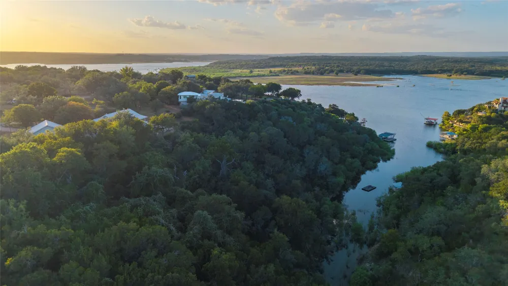 1118 Rustic Lane Spicewood, TX 78669
