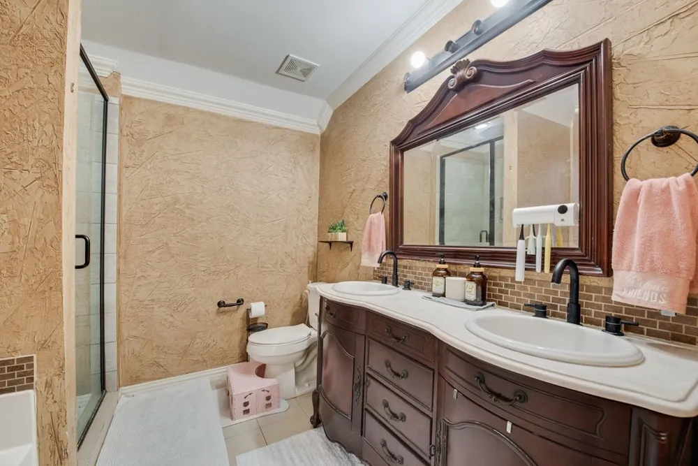 7602 Stanhope Lane Arlington, TX 76001
