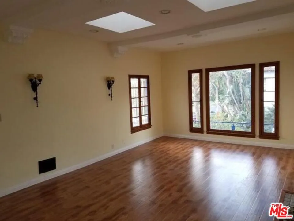 8737 Clifton Way Beverly Hills, CA 90211